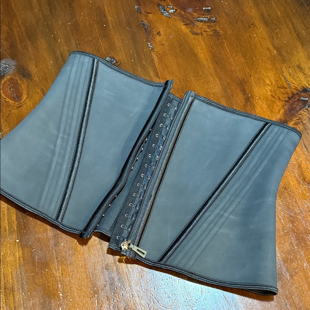 NEW BLACK CORSET WAIST TRAINER🖤